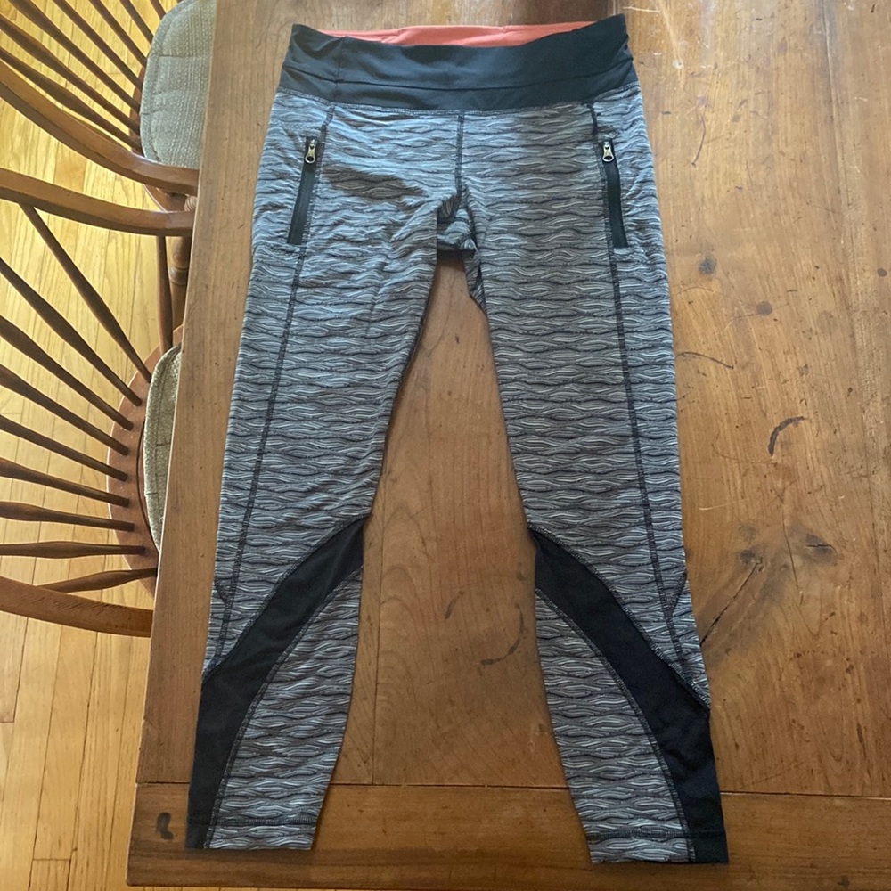 Lululemon Women’s Inspire Tight II in Grey/Black, Size 8